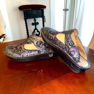 Algeria Womens Size 10/11 Nursing Shoes Clog Mule Black Multi Slip On EUC